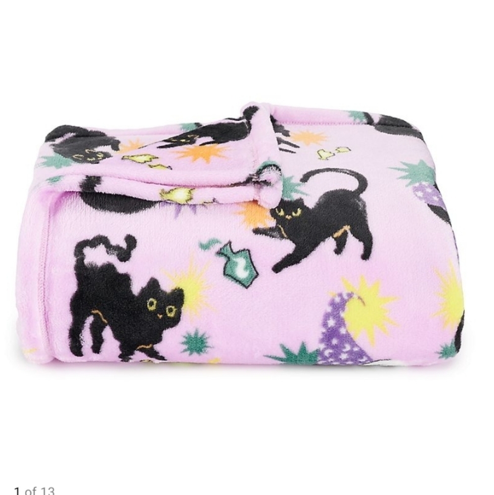 The Big One Halloween Black Cats Pink Supersoft Plush Throw Blanket Fall 5' x 6'